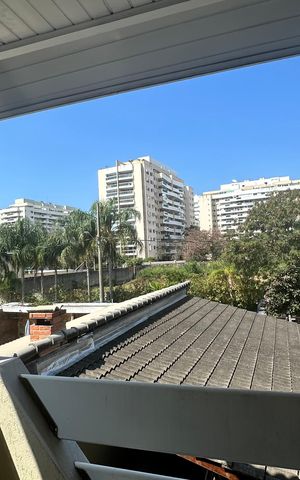 Casa de condomínio à venda com 250m², 5 quartos e 2 vagas Casa de condomínio à venda com 250m², 5 quartos e 2 vagasVaranda da Suíte 4