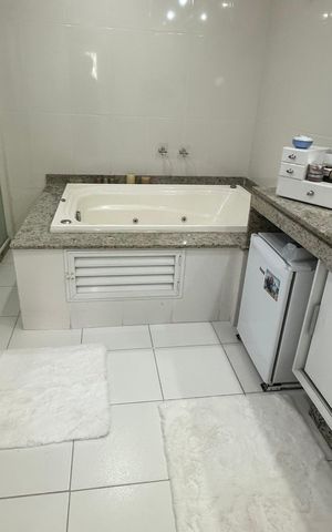 Casa de condomínio à venda com 250m², 5 quartos e 2 vagas Casa de condomínio à venda com 250m², 5 quartos e 2 vagasBanheiro da Suíte 3