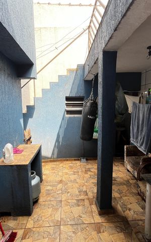 Casa à venda com 147m², 4 quartos e 2 vagasÁrea de Serviço