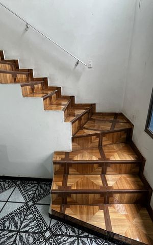 Casa à venda com 147m², 4 quartos e 2 vagasEscada