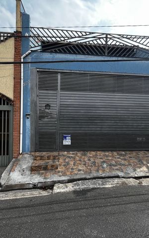 Casa à venda com 147m², 4 quartos e 2 vagasFachada