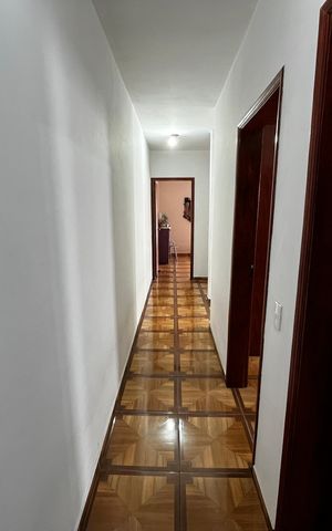 Casa à venda com 147m², 4 quartos e 2 vagasCorredor