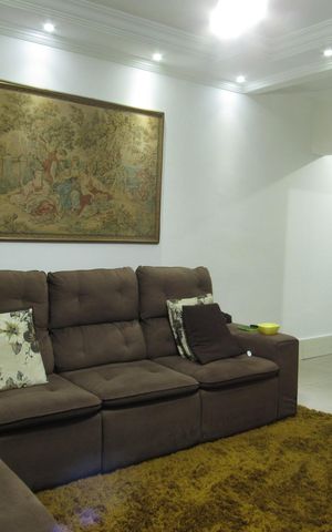 Casa à venda com 220m², 3 quartos e 2 vagasSala