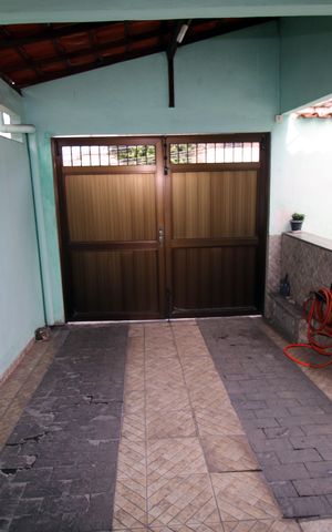 Casa à venda com 100m², 3 quartos e 4 vagasGaragem