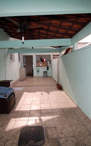 Casa à venda com 100m², 3 quartos e 4 vagasGaragem