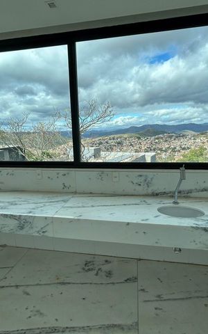 Casa de condomínio à venda com 700m², 4 quartos e 8 vagas Casa de condomínio à venda com 700m², 4 quartos e 8 vagasBanheiro 1