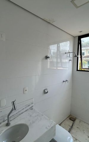 Casa de condomínio à venda com 700m², 4 quartos e 8 vagas Casa de condomínio à venda com 700m², 4 quartos e 8 vagasBanheiro 2