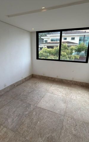 Casa de condomínio à venda com 700m², 4 quartos e 8 vagas Casa de condomínio à venda com 700m², 4 quartos e 8 vagasQuarto 3