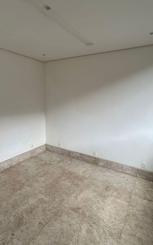 Casa de condomínio à venda com 700m², 4 quartos e 8 vagas Casa de condomínio à venda com 700m², 4 quartos e 8 vagasQuarto 4