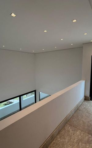 Casa de condomínio à venda com 700m², 4 quartos e 8 vagas Casa de condomínio à venda com 700m², 4 quartos e 8 vagasCorredor