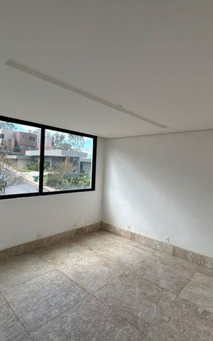 Casa de condomínio à venda com 700m², 4 quartos e 8 vagas Casa de condomínio à venda com 700m², 4 quartos e 8 vagasQuarto 2