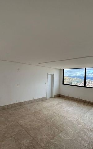 Casa de condomínio à venda com 700m², 4 quartos e 8 vagas Casa de condomínio à venda com 700m², 4 quartos e 8 vagasQuarto 1
