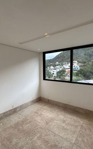 Casa de condomínio à venda com 700m², 4 quartos e 8 vagas Casa de condomínio à venda com 700m², 4 quartos e 8 vagasQuarto 4