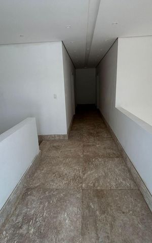 Casa de condomínio à venda com 700m², 4 quartos e 8 vagas Casa de condomínio à venda com 700m², 4 quartos e 8 vagasCorredor