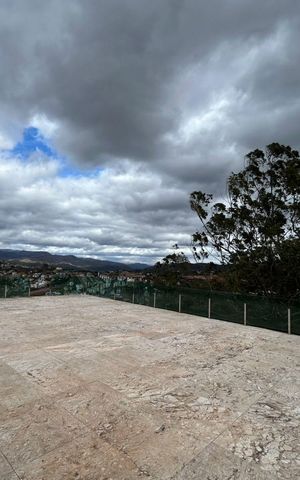 Casa de condomínio à venda com 700m², 4 quartos e 8 vagas Casa de condomínio à venda com 700m², 4 quartos e 8 vagasÁrea Externa