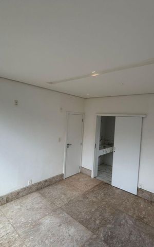 Casa de condomínio à venda com 700m², 4 quartos e 8 vagas Casa de condomínio à venda com 700m², 4 quartos e 8 vagasQuarto 3