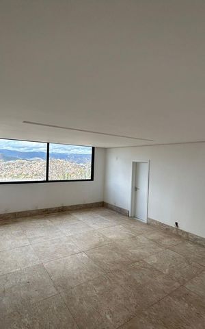 Casa de condomínio à venda com 700m², 4 quartos e 8 vagas Casa de condomínio à venda com 700m², 4 quartos e 8 vagasQuarto 1