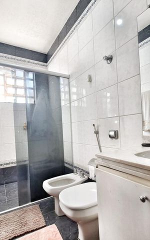Casa à venda com 220m², 4 quartos e 4 vagas Casa à venda com 220m², 4 quartos e 4 vagasBanheiro da Suíte 1