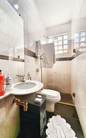 Casa à venda com 220m², 4 quartos e 4 vagas Casa à venda com 220m², 4 quartos e 4 vagasBanheiro da Suíte 2