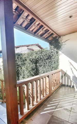 Casa à venda com 220m², 4 quartos e 4 vagas Casa à venda com 220m², 4 quartos e 4 vagasVaranda da Sala