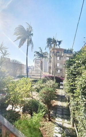 Casa à venda com 220m², 4 quartos e 4 vagas Casa à venda com 220m², 4 quartos e 4 vagasVista