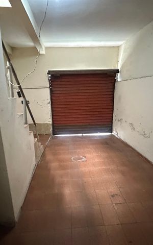 Casa à venda com 278m², 2 quartos e 3 vagas Casa à venda com 278m², 2 quartos e 3 vagasGaragem
