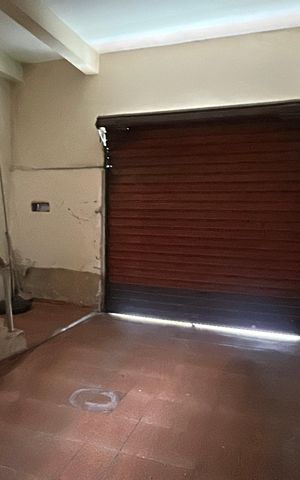 Casa à venda com 278m², 2 quartos e 3 vagas Casa à venda com 278m², 2 quartos e 3 vagasGaragem