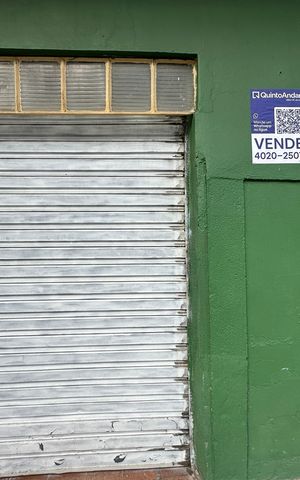 Casa à venda com 278m², 2 quartos e 3 vagas Casa à venda com 278m², 2 quartos e 3 vagasFachada