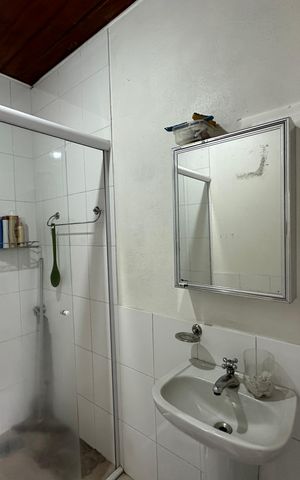 Casa à venda com 278m², 2 quartos e 3 vagas Casa à venda com 278m², 2 quartos e 3 vagasBanheiro 2
