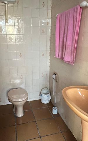 Casa à venda com 278m², 2 quartos e 3 vagas Casa à venda com 278m², 2 quartos e 3 vagasBanheiro 1