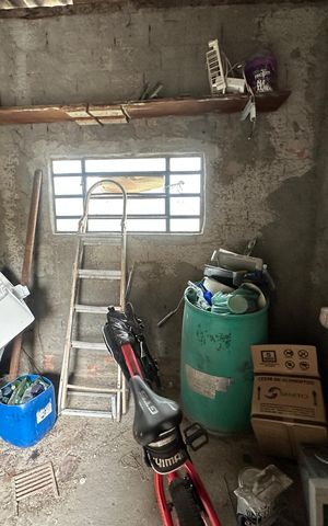 Casa à venda com 278m², 2 quartos e 3 vagas Casa à venda com 278m², 2 quartos e 3 vagasDeposito