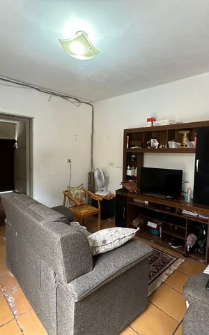 Casa à venda com 278m², 2 quartos e 3 vagas Casa à venda com 278m², 2 quartos e 3 vagasSala