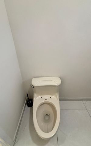 Casa de condomínio à venda com 80m², 2 quartos e 3 vagas Casa de condomínio à venda com 80m², 2 quartos e 3 vagasBanheiro