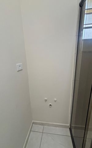 Casa de condomínio à venda com 80m², 2 quartos e 3 vagas Casa de condomínio à venda com 80m², 2 quartos e 3 vagasBanheiro