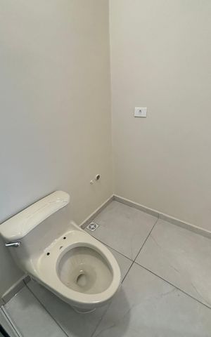 Casa de condomínio à venda com 80m², 2 quartos e 3 vagas Casa de condomínio à venda com 80m², 2 quartos e 3 vagasBanheiro da Suíte