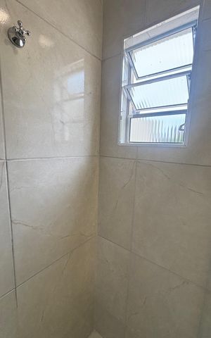 Casa de condomínio à venda com 80m², 2 quartos e 3 vagas Casa de condomínio à venda com 80m², 2 quartos e 3 vagasBanheiro da Suíte