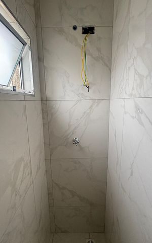 Casa de condomínio à venda com 80m², 2 quartos e 4 vagas Casa de condomínio à venda com 80m², 2 quartos e 4 vagasBanheiro da Suíte
