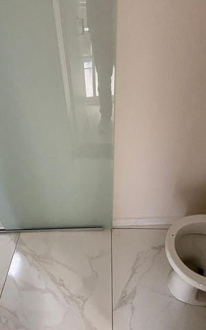 Casa de condomínio à venda com 80m², 2 quartos e 4 vagas Casa de condomínio à venda com 80m², 2 quartos e 4 vagasBanheiro da Suíte