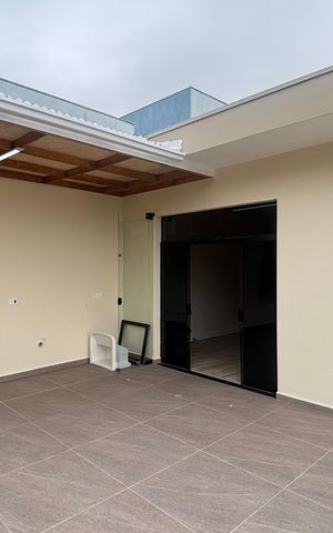 Casa de condomínio à venda com 80m², 2 quartos e 4 vagas Casa de condomínio à venda com 80m², 2 quartos e 4 vagasVaranda - Area de Serviço