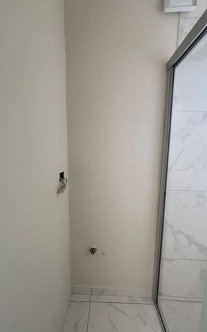 Casa de condomínio à venda com 80m², 2 quartos e 4 vagas Casa de condomínio à venda com 80m², 2 quartos e 4 vagasBanheiro da Suíte