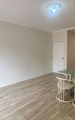 Casa de condomínio à venda com 80m², 2 quartos e 4 vagas Casa de condomínio à venda com 80m², 2 quartos e 4 vagas Sala de Jantar