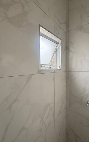 Casa de condomínio à venda com 80m², 2 quartos e 4 vagas Casa de condomínio à venda com 80m², 2 quartos e 4 vagasBanheiro da Suíte
