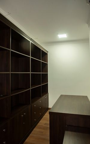 Casa à venda com 150m², 3 quartos e 4 vagasEscritório