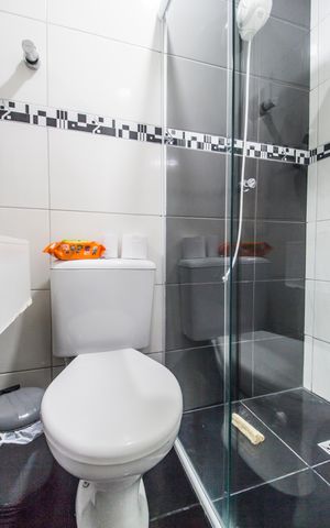 Casa à venda com 202m², 4 quartos e 2 vagas Casa à venda com 202m², 4 quartos e 2 vagasBanheiro da Suíte 2
