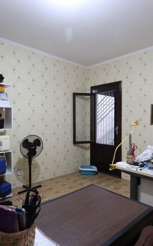 Casa à venda com 220m², 4 quartos e 3 vagasEscritório