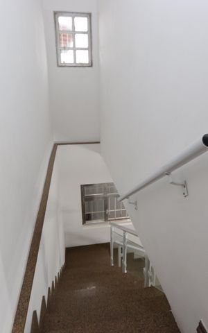 Casa à venda com 220m², 4 quartos e 3 vagasEscada