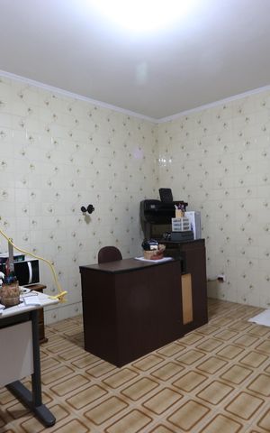 Casa à venda com 220m², 4 quartos e 3 vagasEscritório