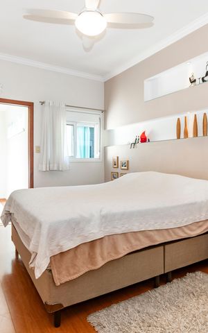 Casa de condomínio à venda com 210m², 4 quartos e 3 vagas Casa de condomínio à venda com 210m², 4 quartos e 3 vagasSuíte