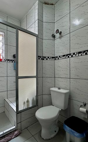 Casa para alugar com 81m², 2 quartos e 1 vaga Casa para alugar com 81m², 2 quartos e 1 vagaBanheiro Social