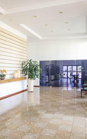 Apartamento para alugar com 193m², 4 quartos e 4 vagas Apartamento para alugar com 193m², 4 quartos e 4 vagasHall de Entrada